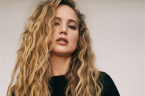 Jennifer Lawrence wows in swimsuit as she says its。